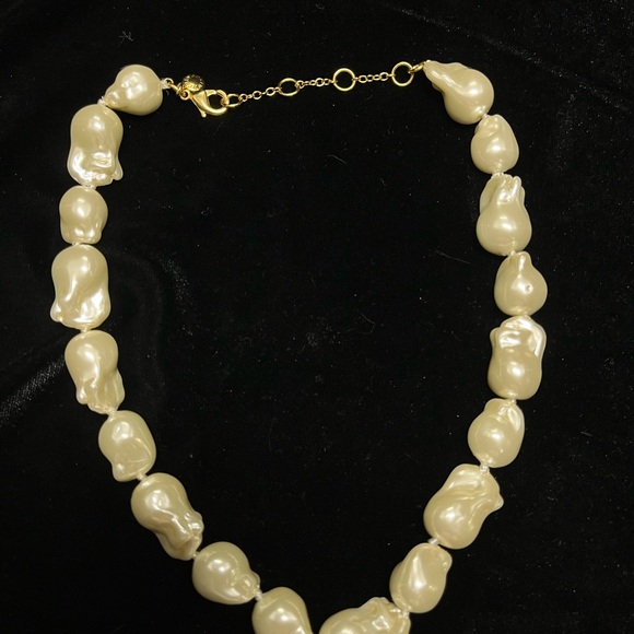 1546 J. Crew Cream Baroque Pearl Necklace - Picture 3 of 4